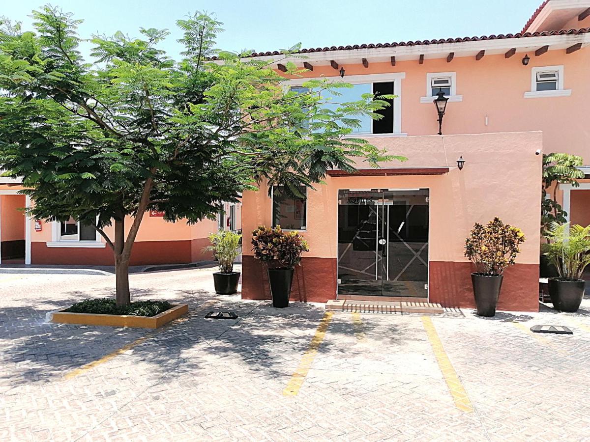 Hotel Aquiles Γκουανταλαχάρα Εξωτερικό φωτογραφία