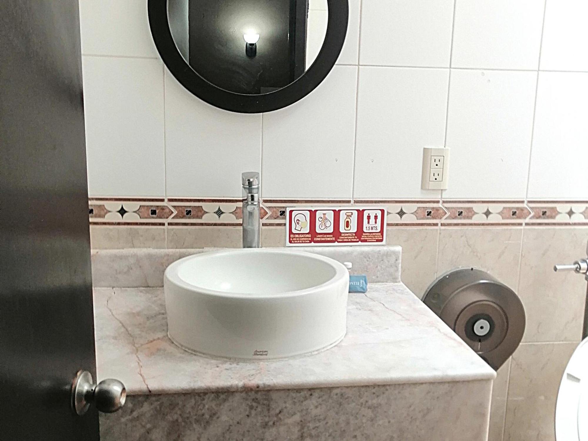 Hotel Aquiles Γκουανταλαχάρα Δωμάτιο φωτογραφία