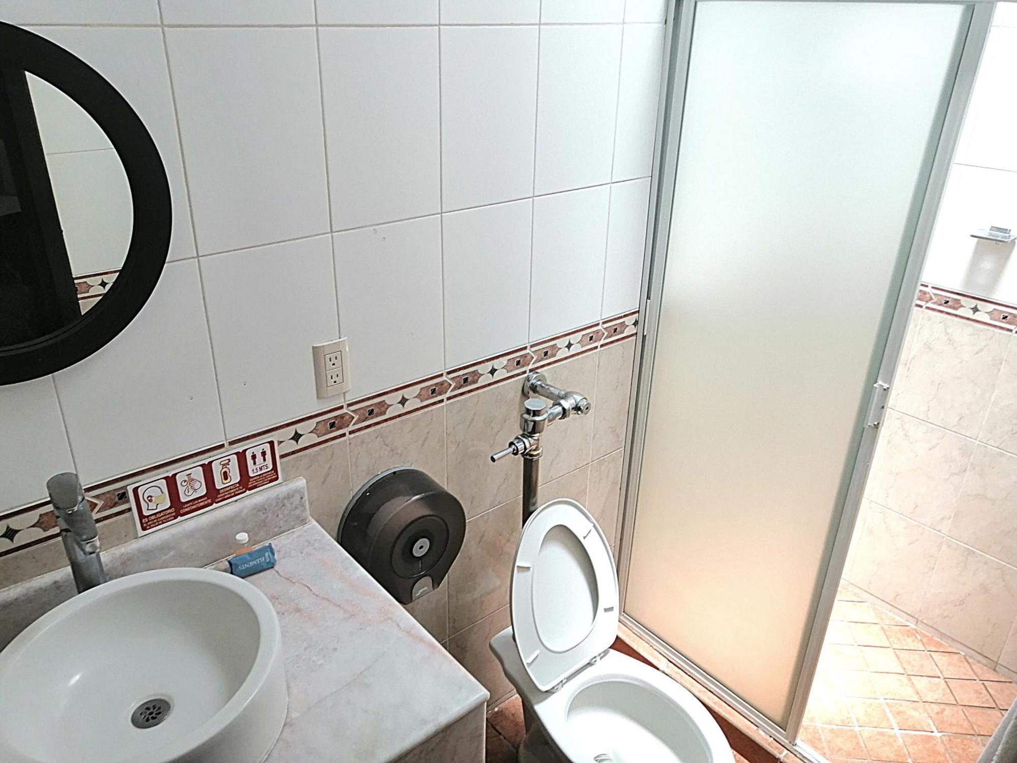 Hotel Aquiles Γκουανταλαχάρα Δωμάτιο φωτογραφία