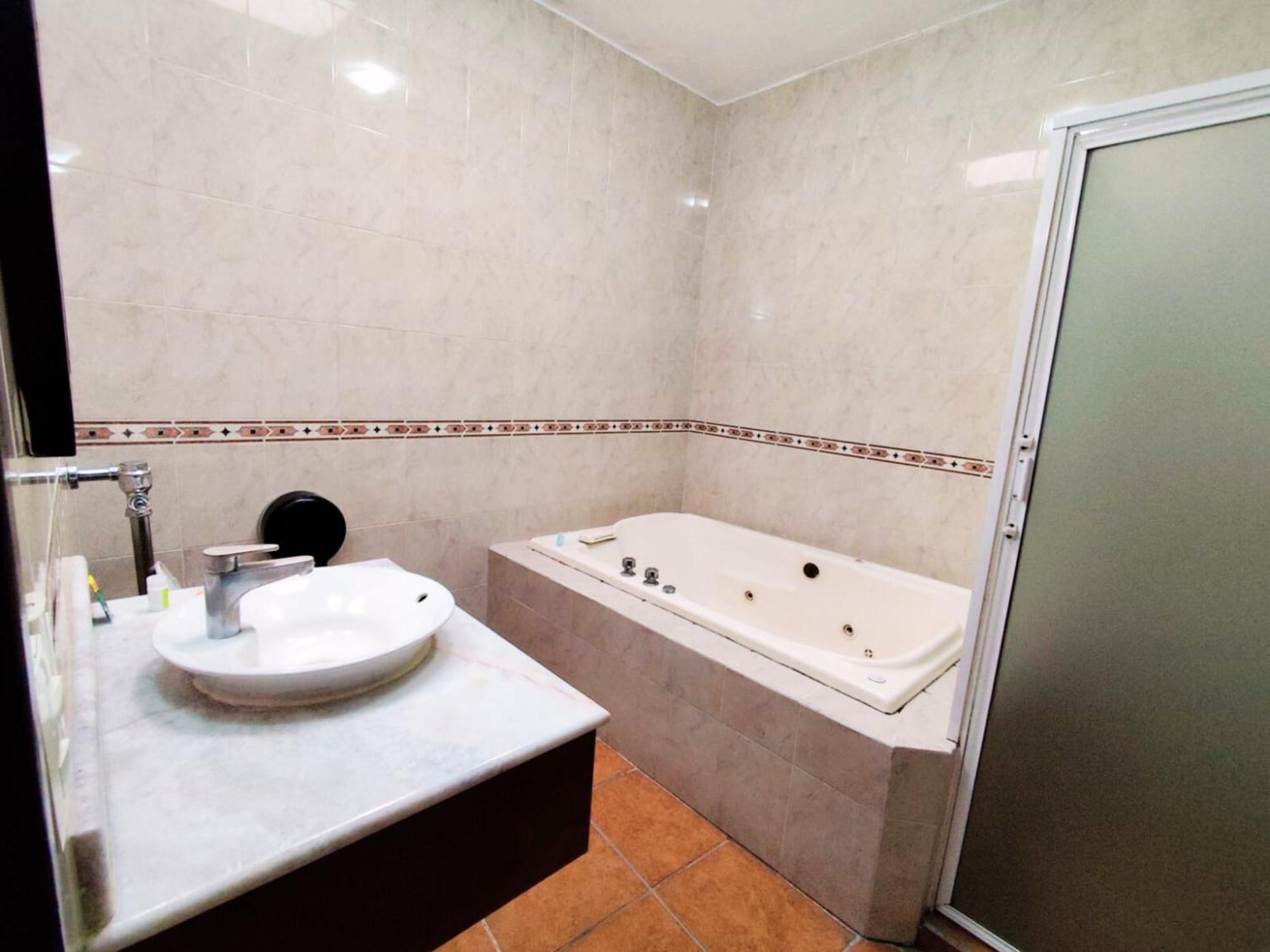 Hotel Aquiles Γκουανταλαχάρα Δωμάτιο φωτογραφία