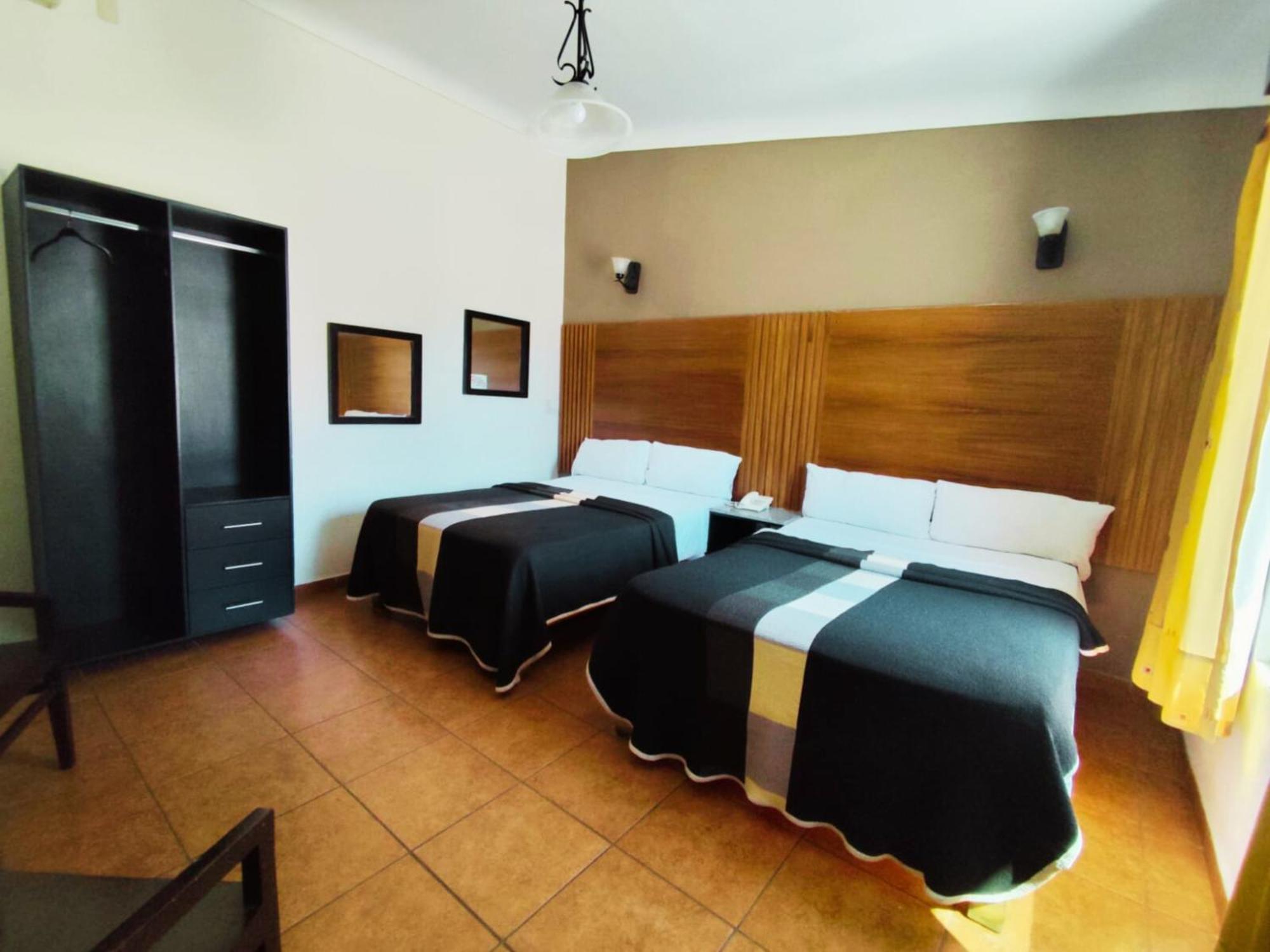 Hotel Aquiles Γκουανταλαχάρα Δωμάτιο φωτογραφία