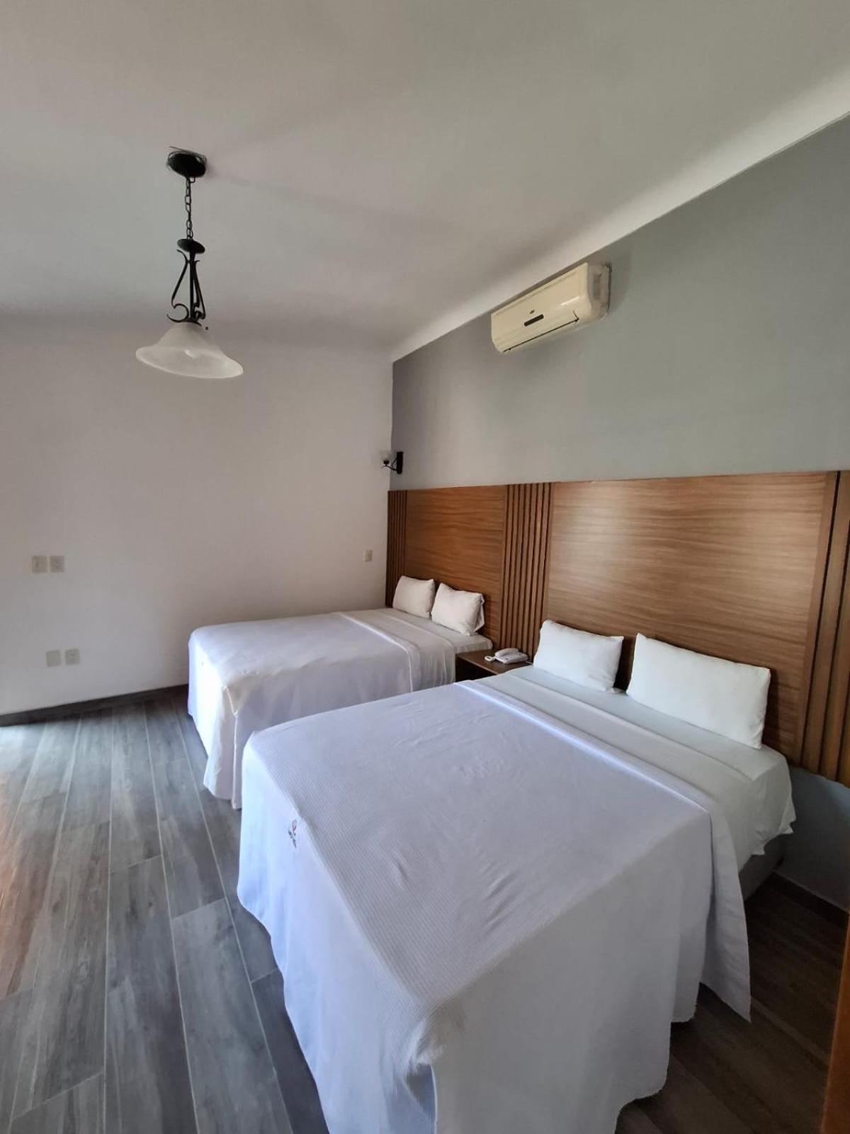 Hotel Aquiles Γκουανταλαχάρα Εξωτερικό φωτογραφία