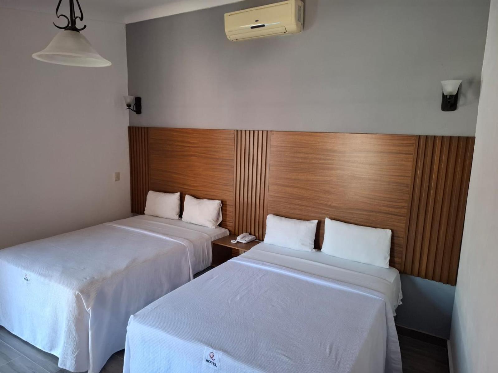Hotel Aquiles Γκουανταλαχάρα Εξωτερικό φωτογραφία
