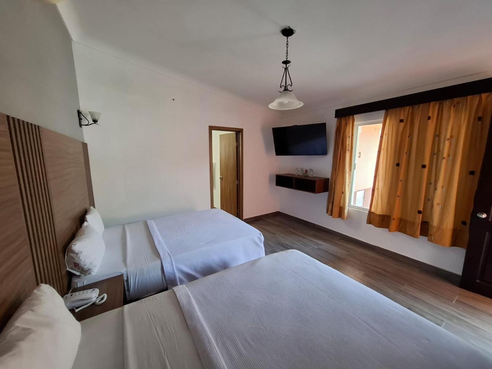 Hotel Aquiles Γκουανταλαχάρα Εξωτερικό φωτογραφία