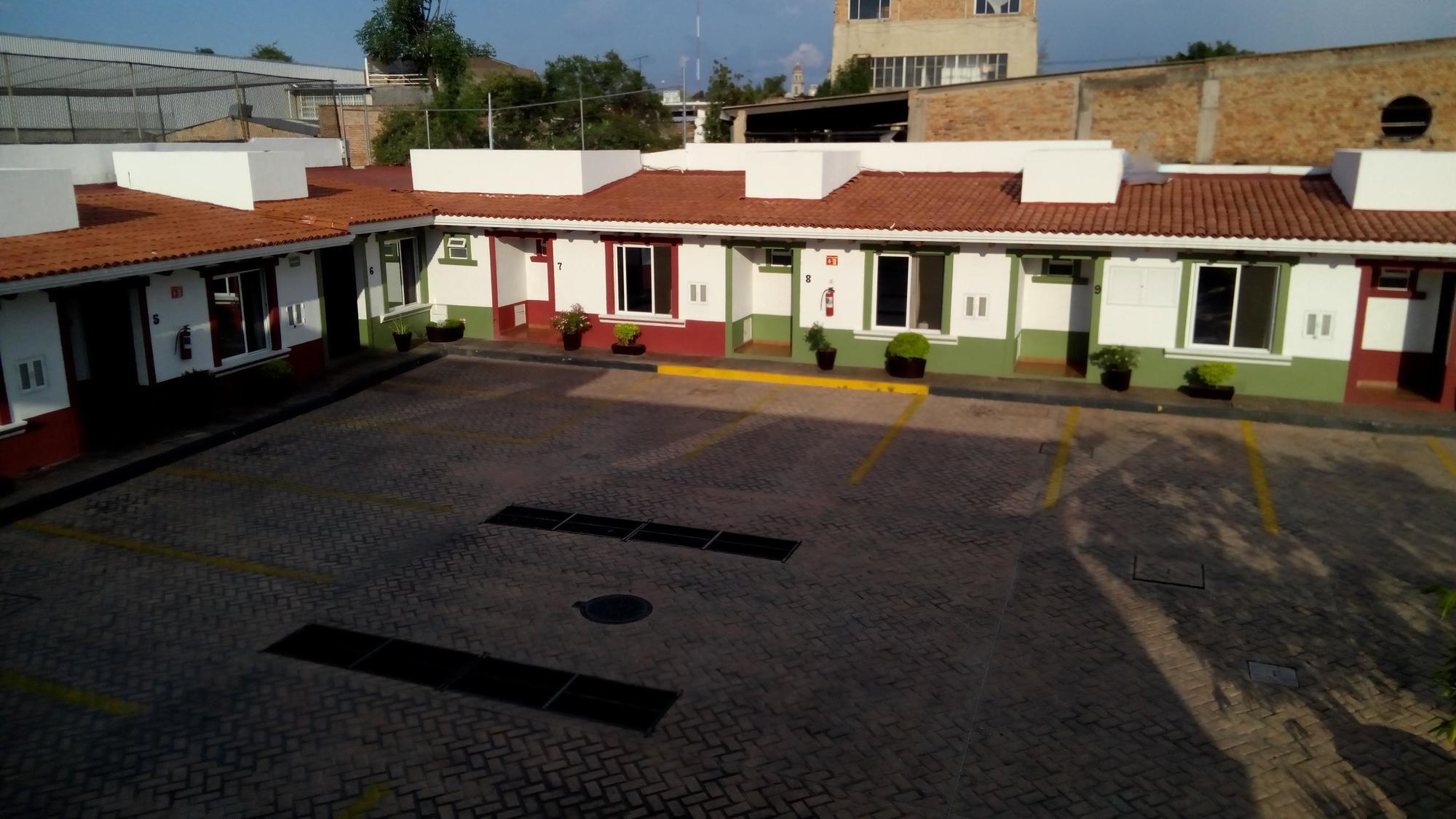 Hotel Aquiles Γκουανταλαχάρα Εξωτερικό φωτογραφία